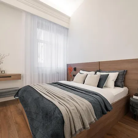 Апартаменты Modern In The Heart Of Old Town With Free Parking By Urban Rent