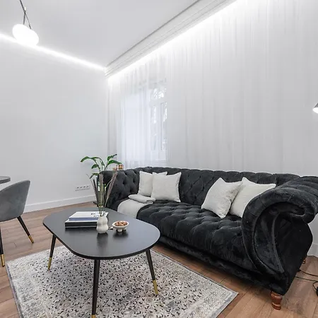 Modern In The Heart Of Old Town With Free Parking By Urban Rent Апартаменты *