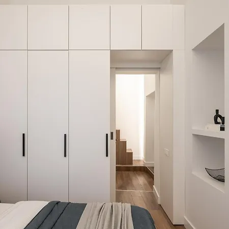 Апартаменты Modern In The Heart Of Old Town With Free Parking By Urban Rent