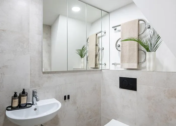 Modern In The Heart Of Old Town With Free Parking By Urban Rent