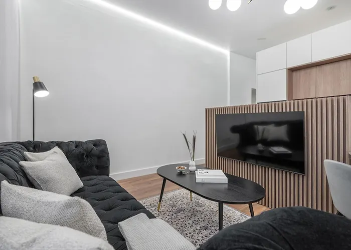 Modern In The Heart Of Old Town With Free Parking By Urban Rent