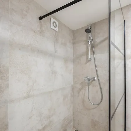 Modern In The Heart Of Old Town With Free Parking By Urban Rent Apartment