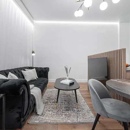 Modern In The Heart Of Old Town With Free Parking By Urban Rent Apartment *