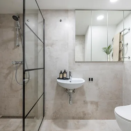 Modern In The Heart Of Old Town By Urban Rent דירה וילנה