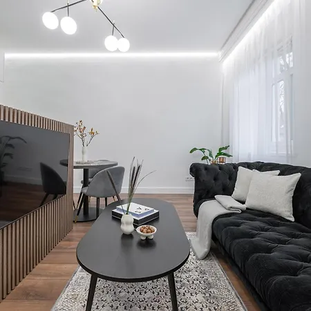 Modern In The Heart Of Old Town With Free Parking By Urban Rent Apartment *