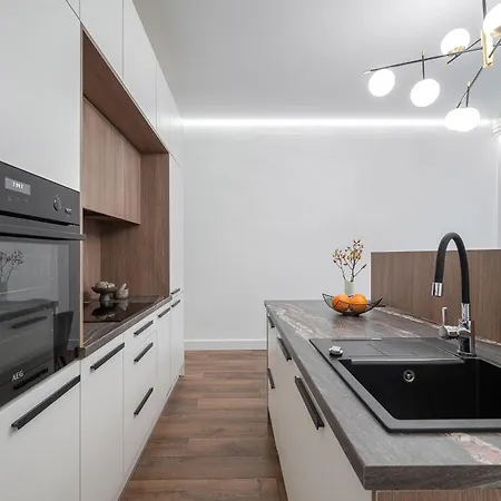 Modern In The Heart Of Old Town With Free Parking By Urban Rent Apartment